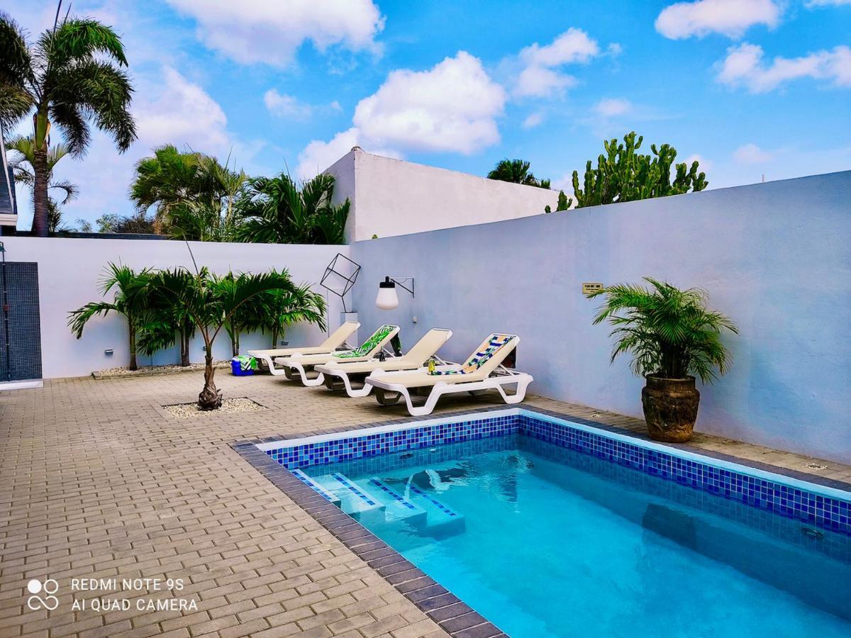 Studios 11And11Aruba Palm Beach Exterior photo