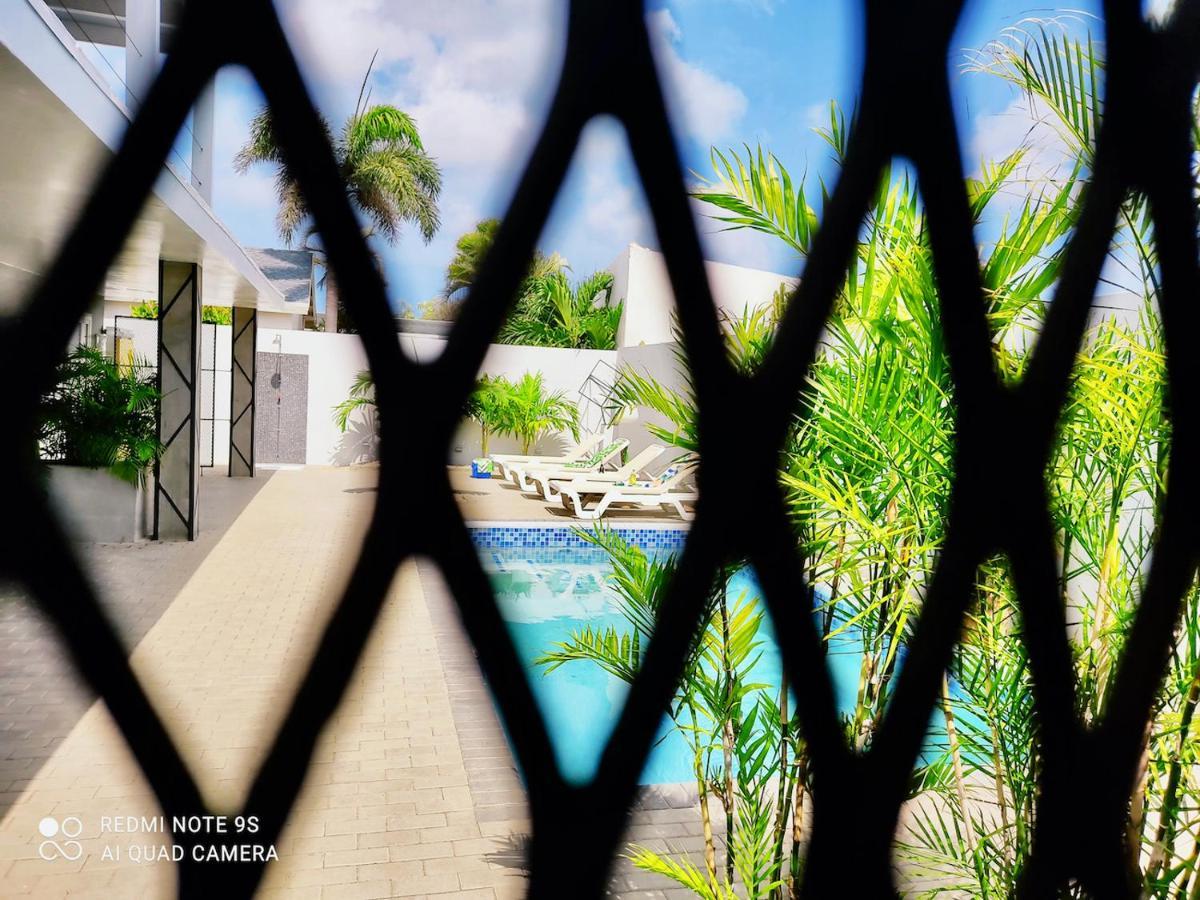 Studios 11And11Aruba Palm Beach Exterior photo